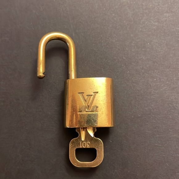 Louis Vuitton Lock and Key - Picture 3 of 5